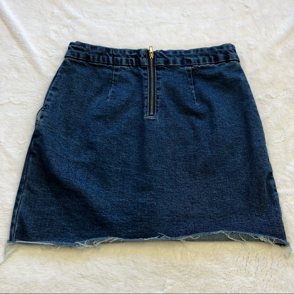 Forever 21, Raw Hem Back Zip Denim Skirt, Size Large - Picture 4 of 15
